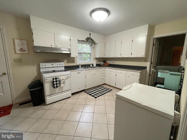Building Photo - 10386 Rectory Ln