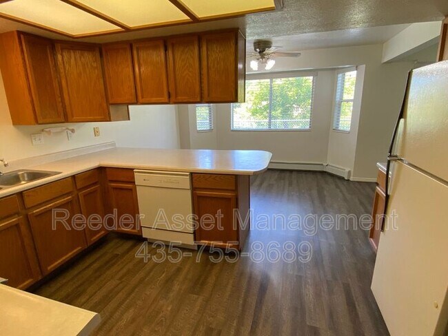 Building Photo - 453 W 200 N