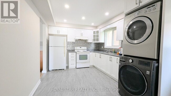 Building Photo - 4051 Dunmow Crescent