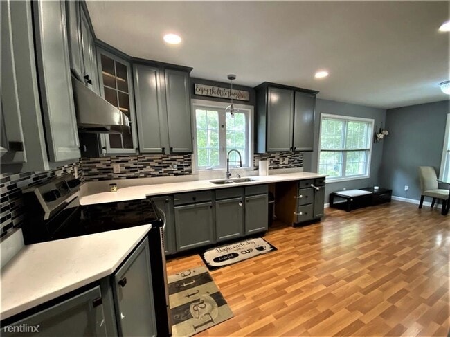 Building Photo - 3 br, 2 bath House - 303 Reservoir Ave
