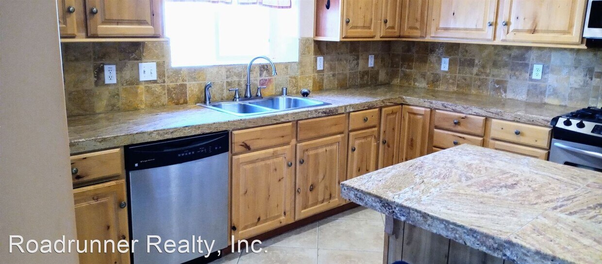 Primary Photo - 3 br, 2 bath House - 61218 Sandalwood Trail