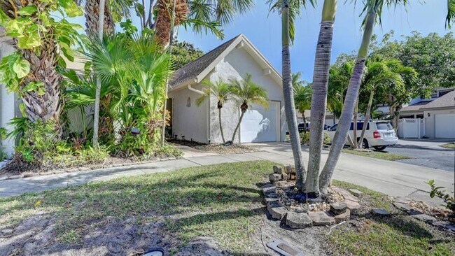 Building Photo - 6660 Canary Palm Cir