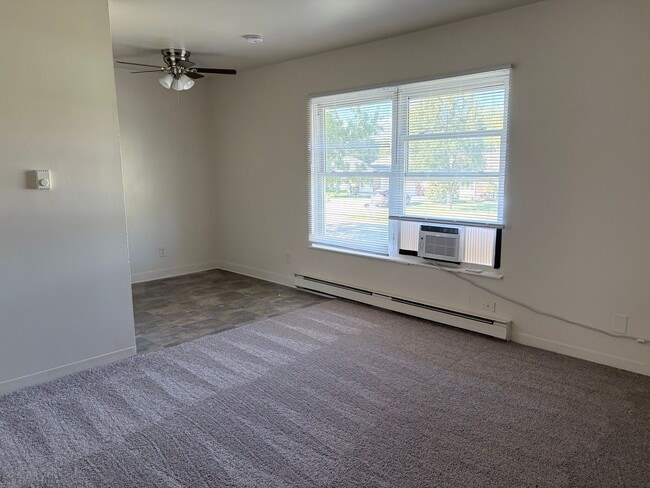 Foto del edificio - Large 2 bedroom apartment with washer/drye...