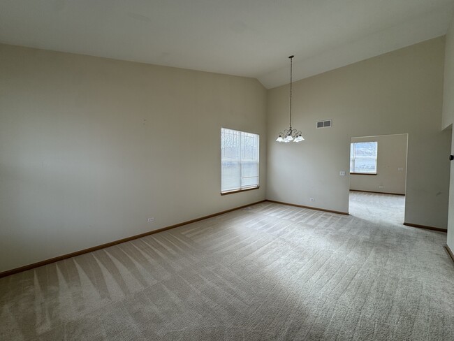 Building Photo - 1991 Westridge Pl