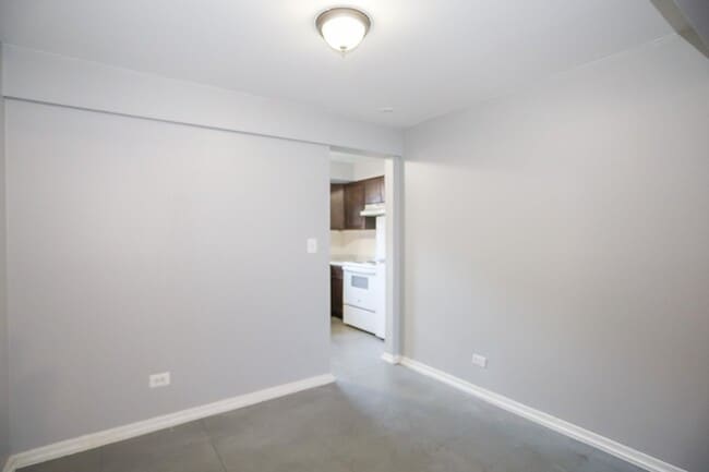 Building Photo - 9012 Lamon Ave