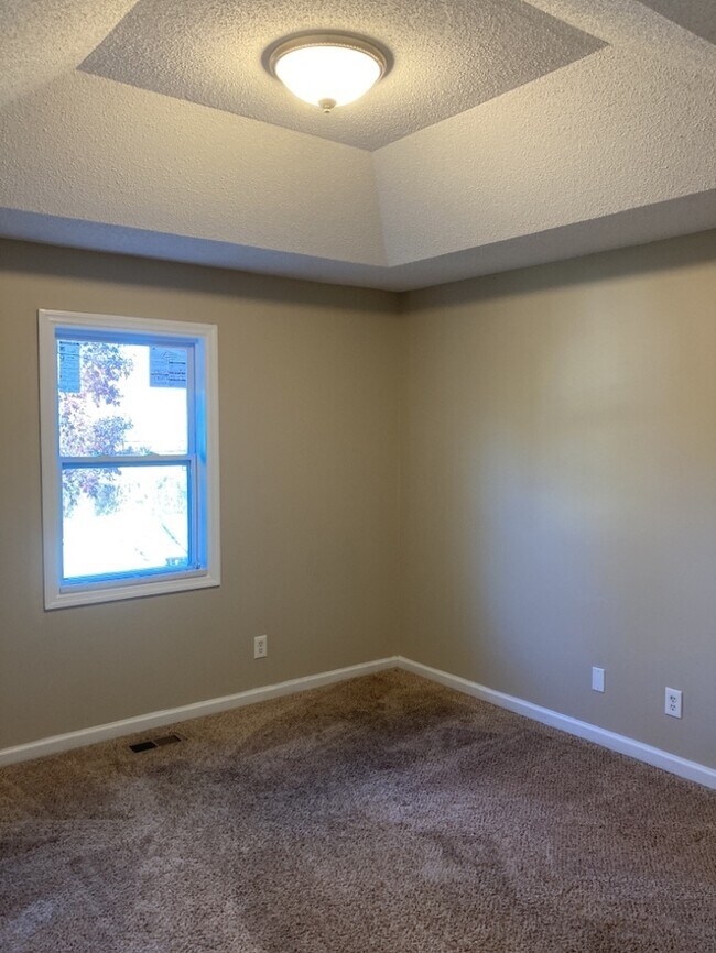 Building Photo - Charming 3 Bedroom Ranch Style Home