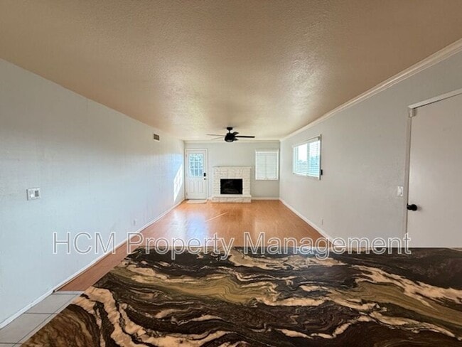 Building Photo - 928 E Meats Ave