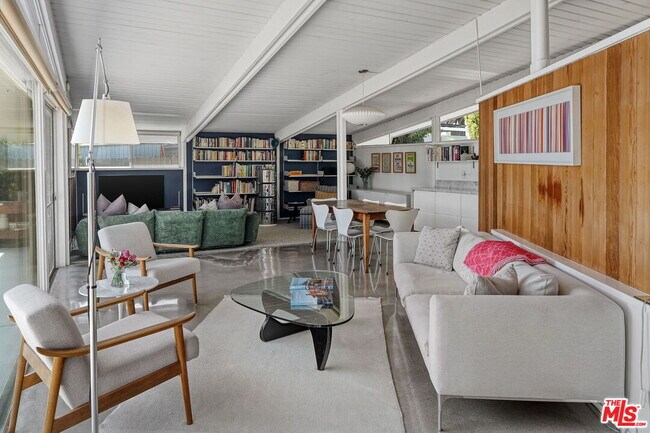 Foto del edificio - 12400 Deerbrook Ln
