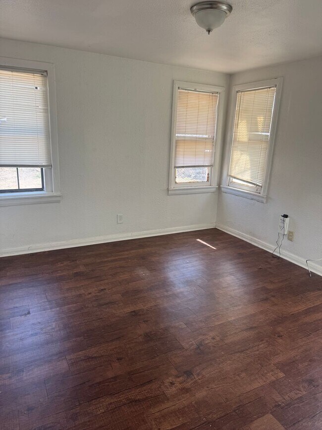 Foto del edificio - 503 S Milam St