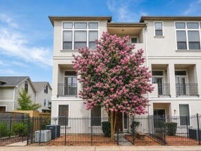 Building Photo - 604 Reinerman St
