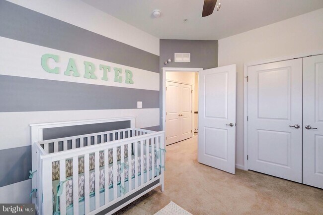 Foto del edificio - 5808 Oakdale Village Rd