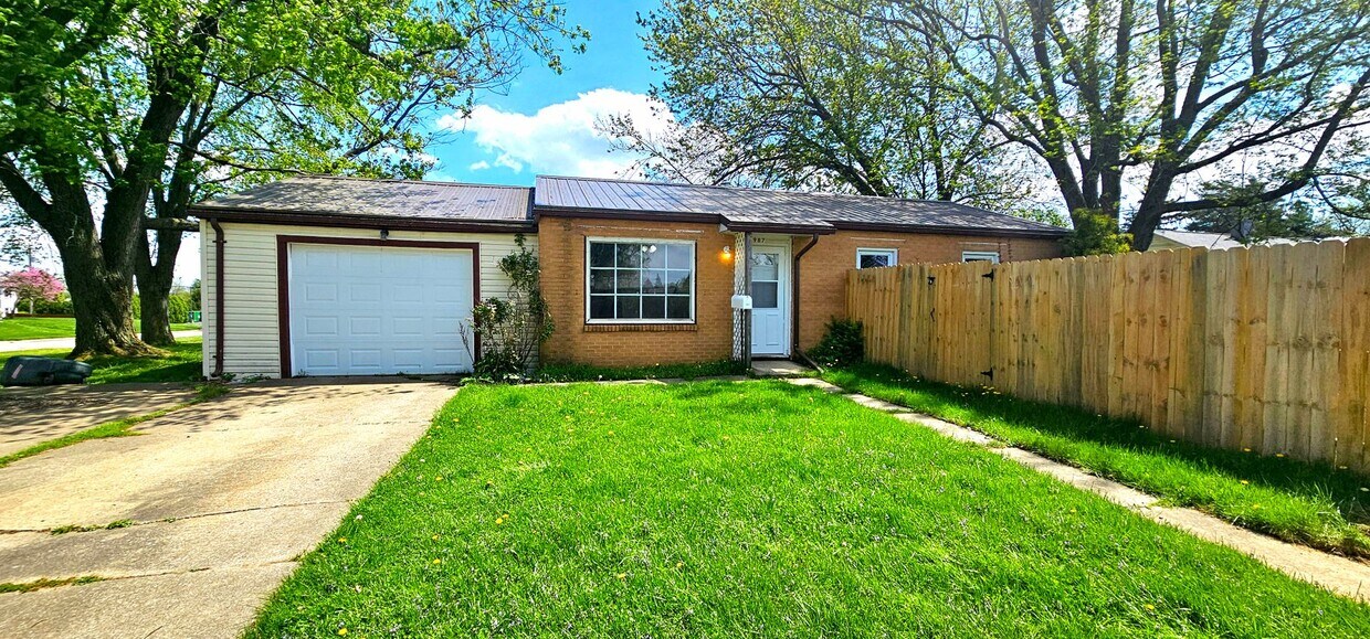 1987 Willowood Dr S, Ontario, OH 44906 House Rental in Ontario, OH