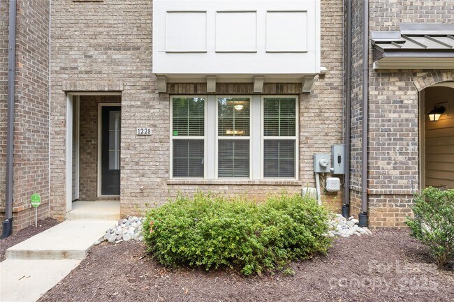 Foto del edificio - 1228 Madison Towns Ln