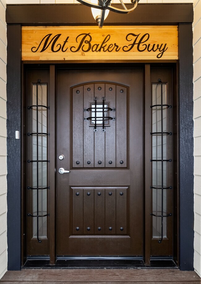 Entrada principal - 1563 Mt Baker Hwy