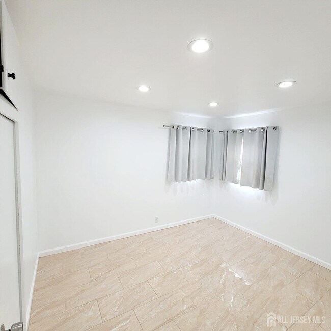 Foto del edificio - 216 Bloomfield Ave