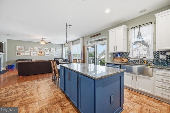 Foto del edificio - 753 Bonnie Ridge Dr NE