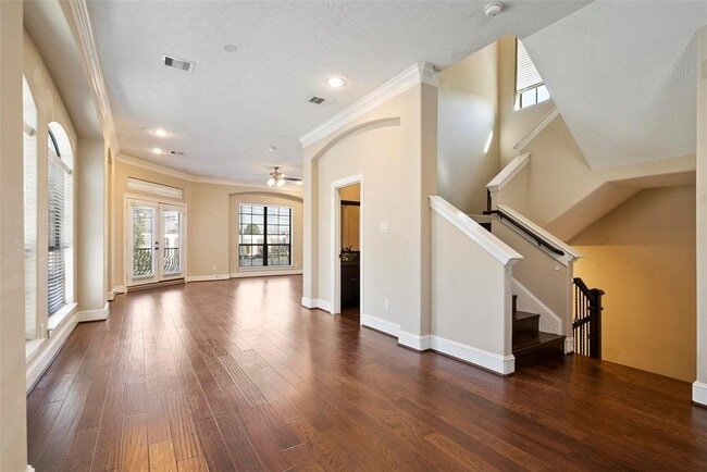 Building Photo - 835 Garden Oaks Trce