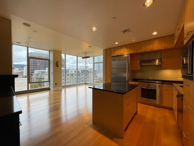 Foto del edificio - 2Bed  2Bath Pearl District Corner Condo  ~...