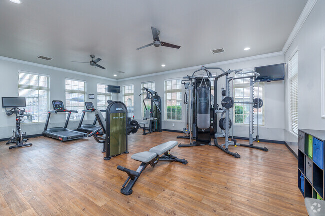 Gimnasio - Sherwood Village Apartments