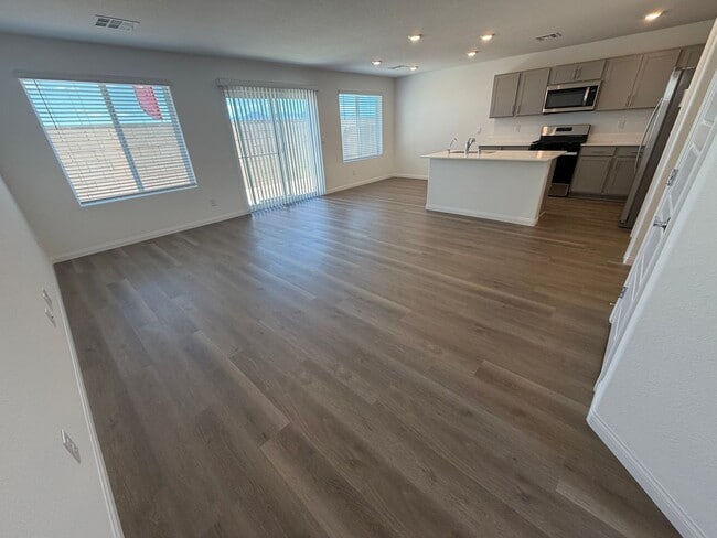 Building Photo - New Build - Never Lived In
