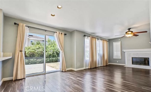 Foto del edificio - 24833 Carmel Dr