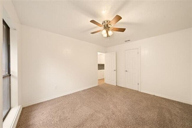 Building Photo - Lovely Eastside Home