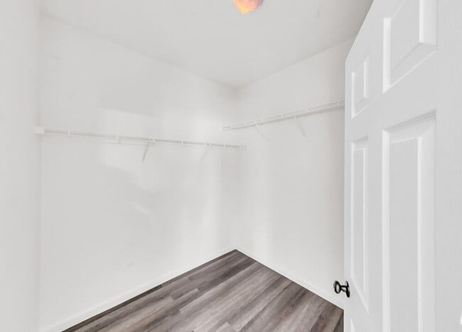 Building Photo - 1122 Alpine Ct