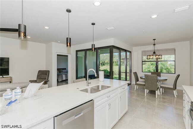 Foto del edificio - 5697 Mayflower Way