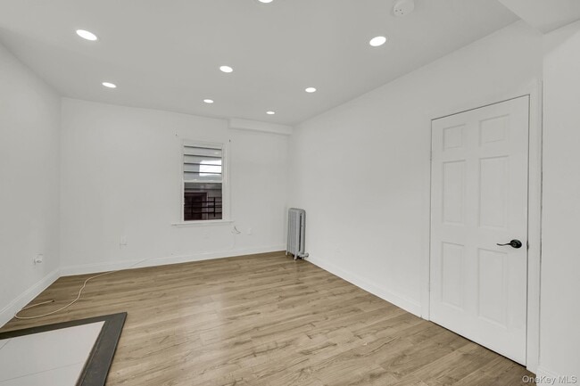 Building Photo - 555 S 5th Ave