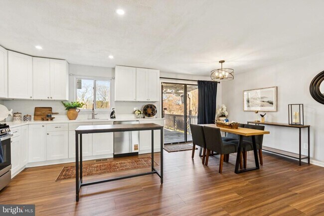 Foto del edificio - 5068 Macnamara Dr