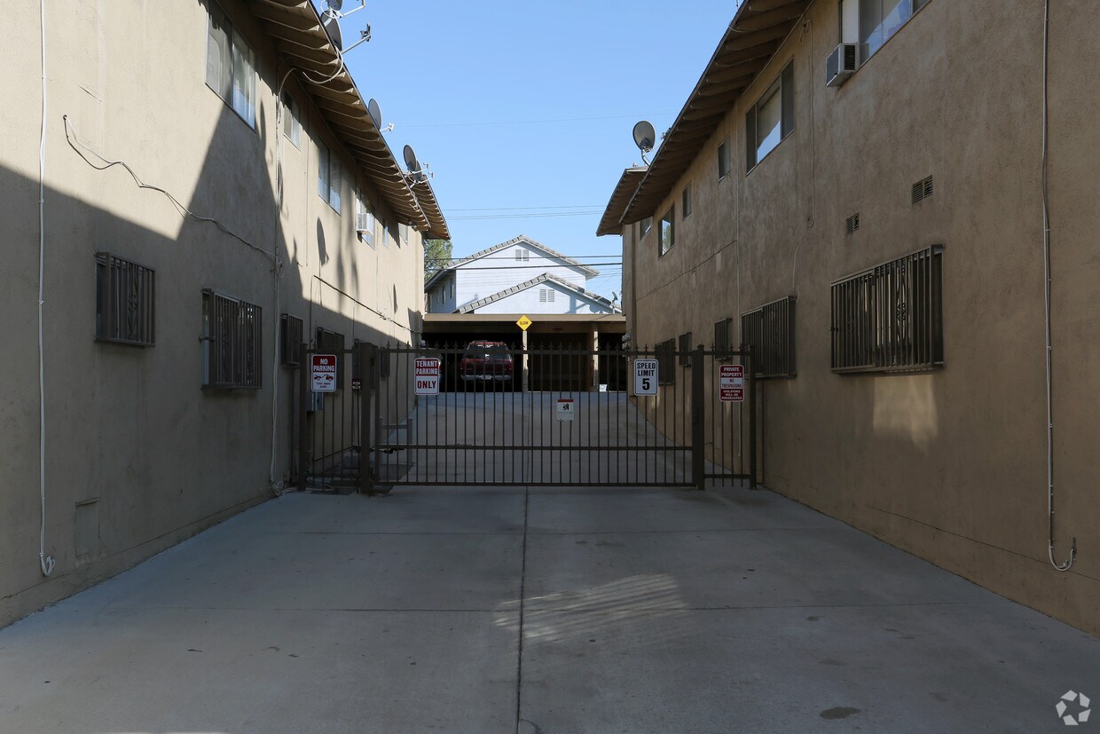 Building Photo - Flair House