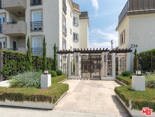 Building Photo - 230 S Hamilton Dr