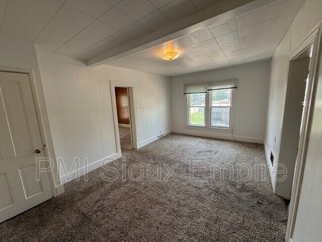 Foto del edificio - 734 W 10th St