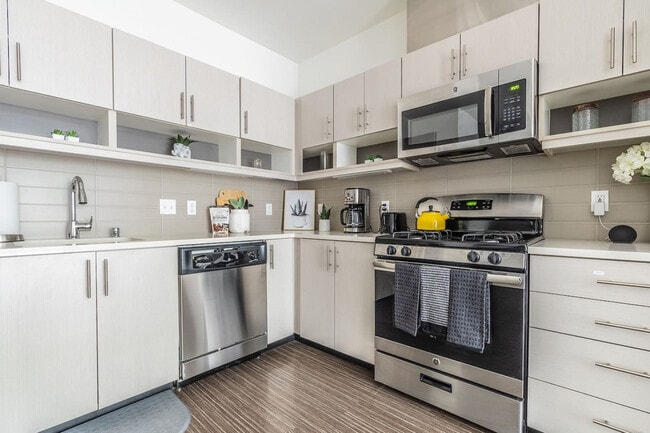 Building Photo - 1717 22nd Ave