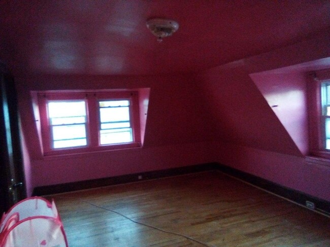 Building Photo - 32 Sanford Ave