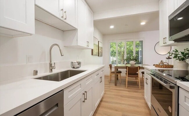Foto del edificio - Welcome to this beautifully remodeled 1-be...