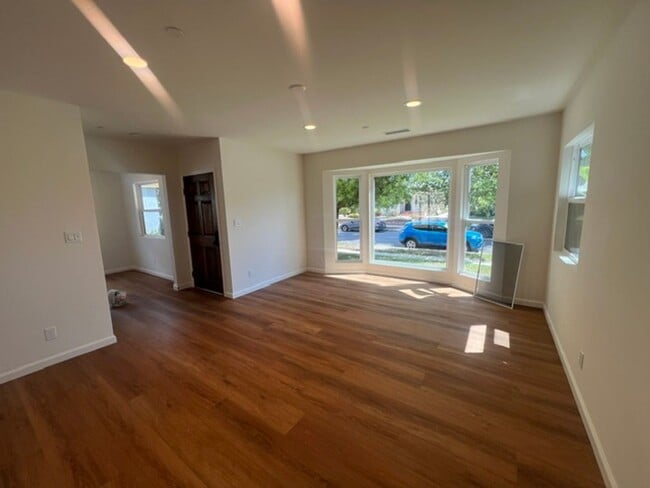 Building Photo - 6557 McLennan Ave