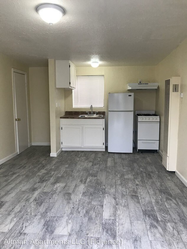 Foto principal - 1141 E Florence Ave