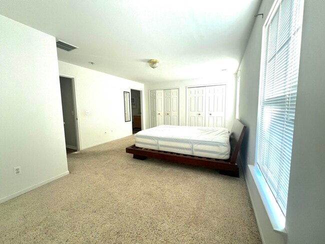 Building Photo - 2782 S Knightsbridge Cir