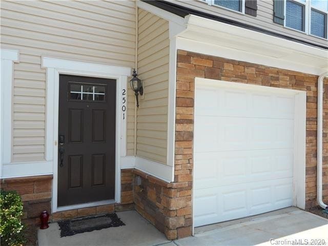 Building Photo - 2501 Silverthorn Dr
