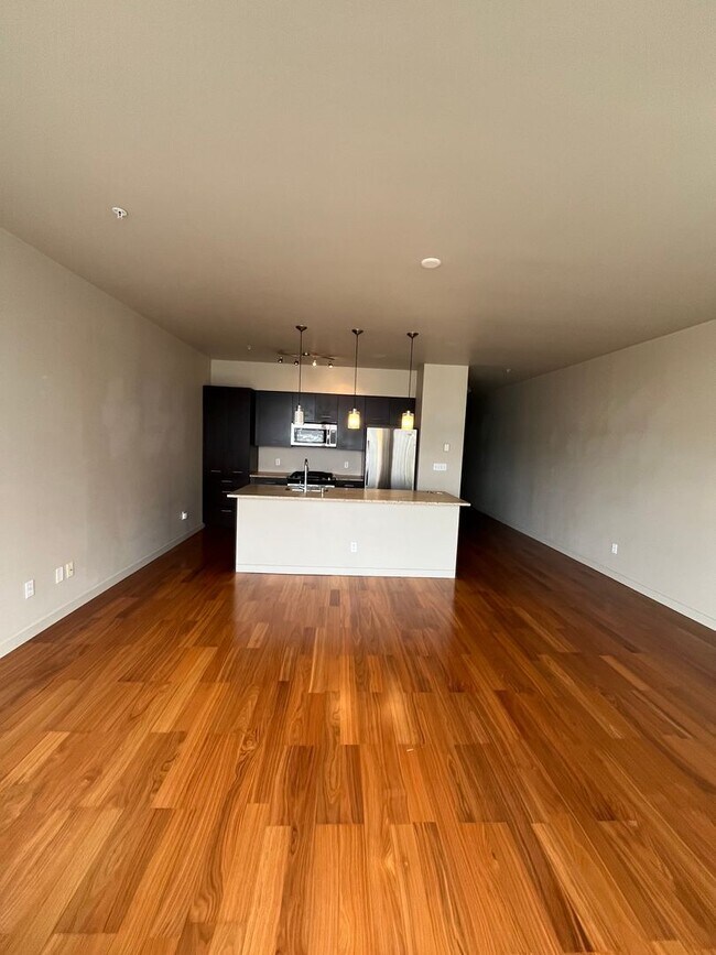 Foto del edificio - Eastlake Condo with a view