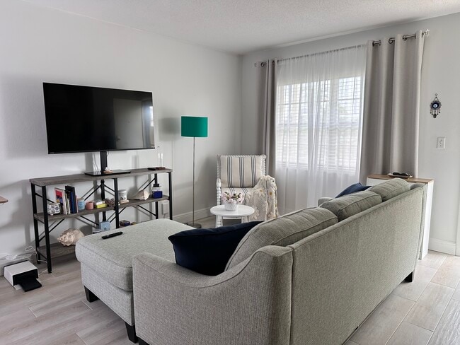 Building Photo - 1481 S Ocean Blvd