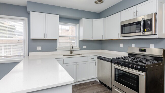 Building Photo - 1329 N Latrobe Ave