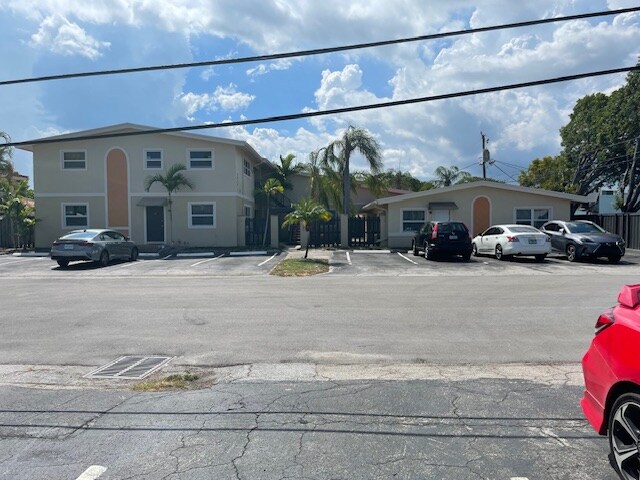 Foto principal - 3049 NE 20th Ave
