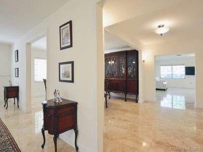 Building Photo - 5521 Sardinia St