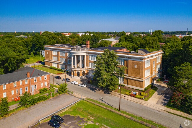 Building Photo - Elora Gardens at Petersburg