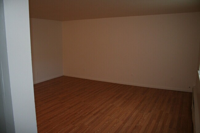 Building Photo - 2565 S Sheridan Blvd