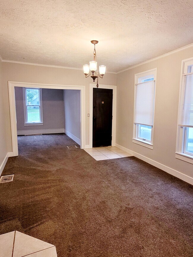 Building Photo - 332 Visser Pl SE