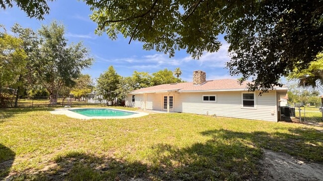 Building Photo - $500 off a month of rent!!! Great 3 bedroom,2 bath home in Deltona! (Leasing Admin Fee WAIVED!!!)