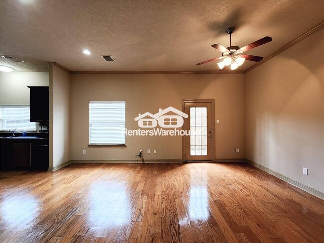 Foto del edificio - 910 McKinney Park Ln